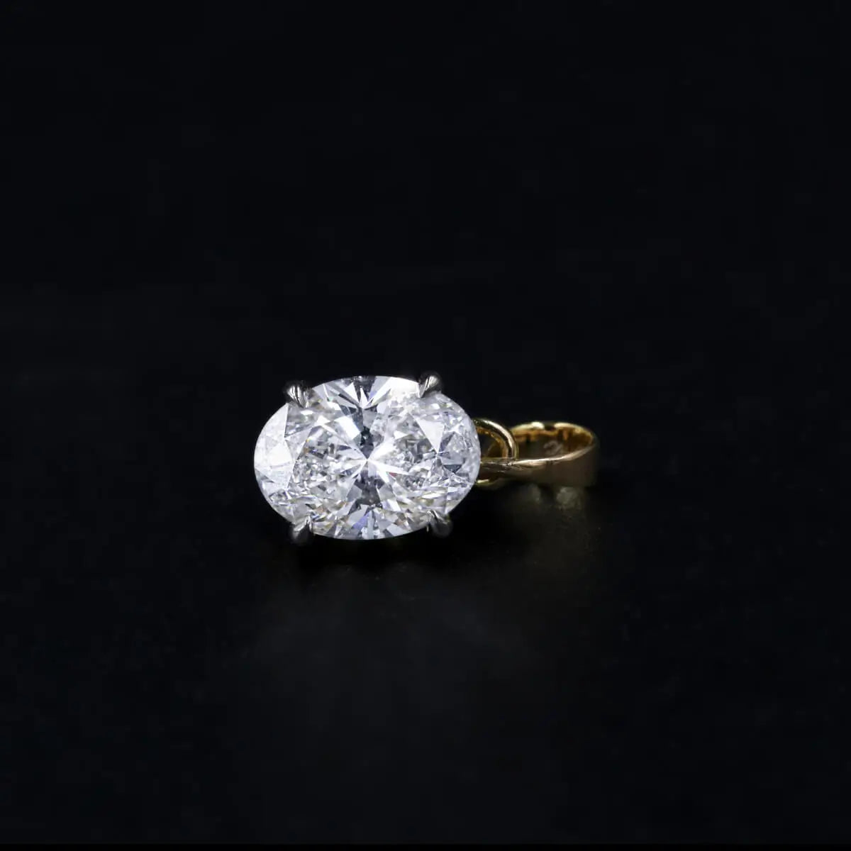 Oval Shape Solitaire Pendant