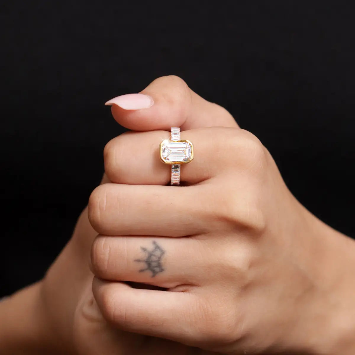 Emerald Half Bezel Ring With Bar Set Baguettes